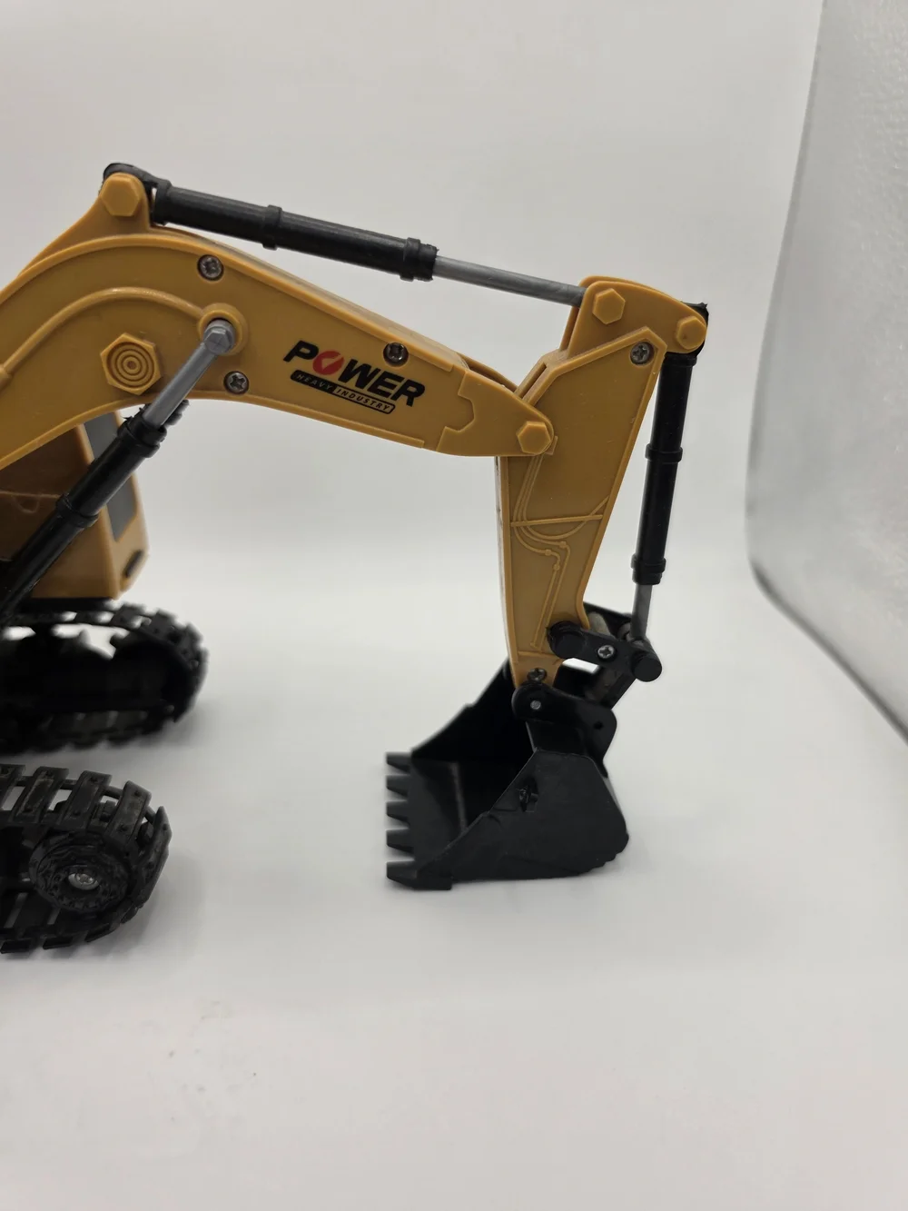 Power Professional RC Excavator With Movable Arm And Bucket Rubber Track Tires